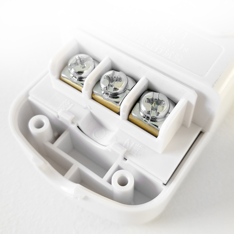 新一體光版漏電保護插頭